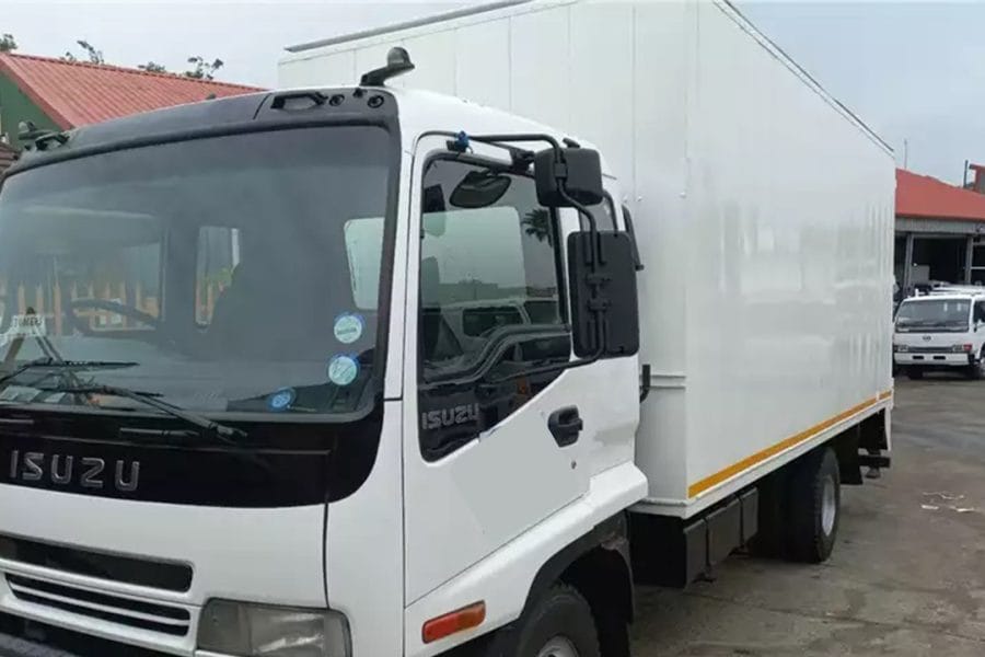 Isuzu Cargo Truck -12 Ft