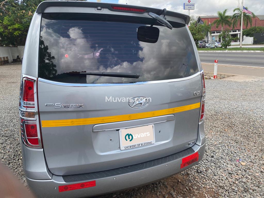 Hyundai Starex -10 Seater