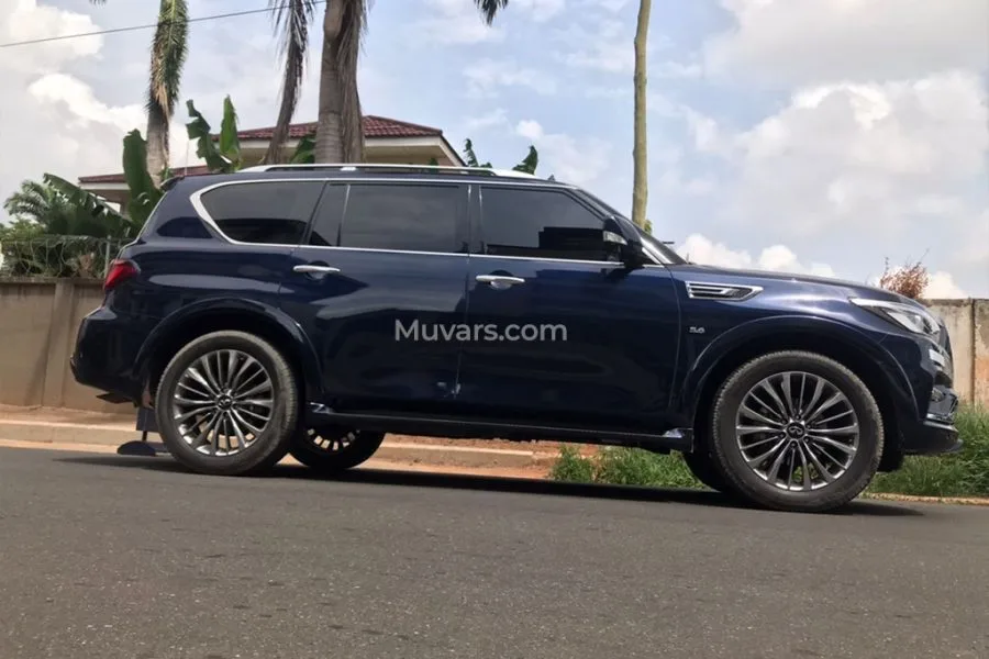 Infiniti QX80-V8