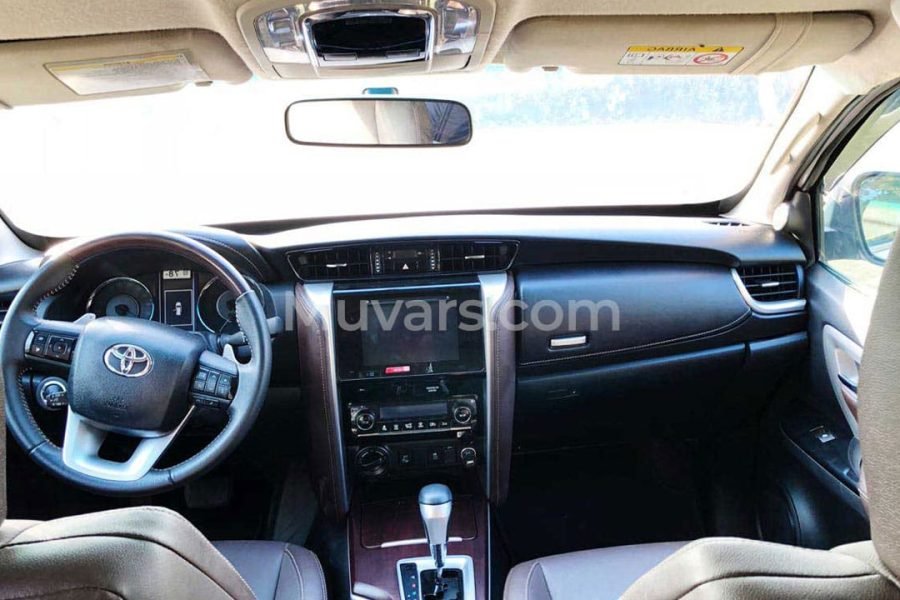 Toyota Fortuner (Black)