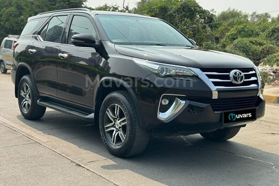 Toyota Fortuner (Black)