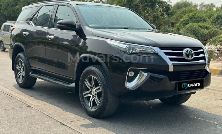 Toyota Fortuner (Black)