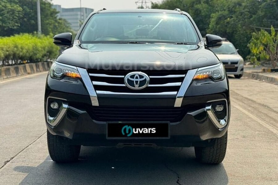 Toyota Fortuner (Black)